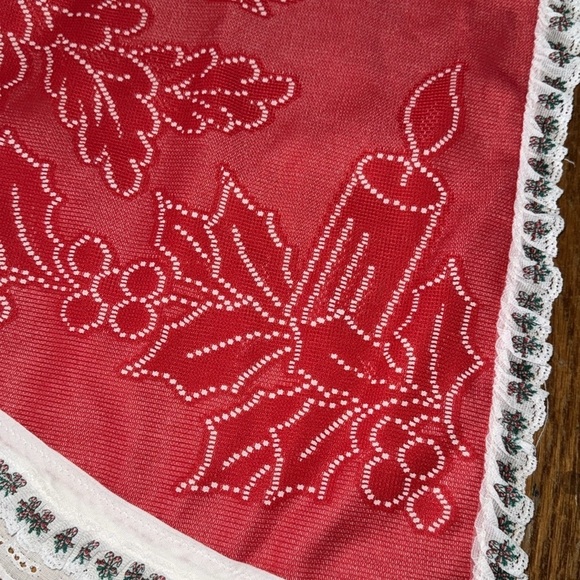 Vintage Red Christmas Tree Skirt with White lace ruffled Fringe - Picture 3 of 5
